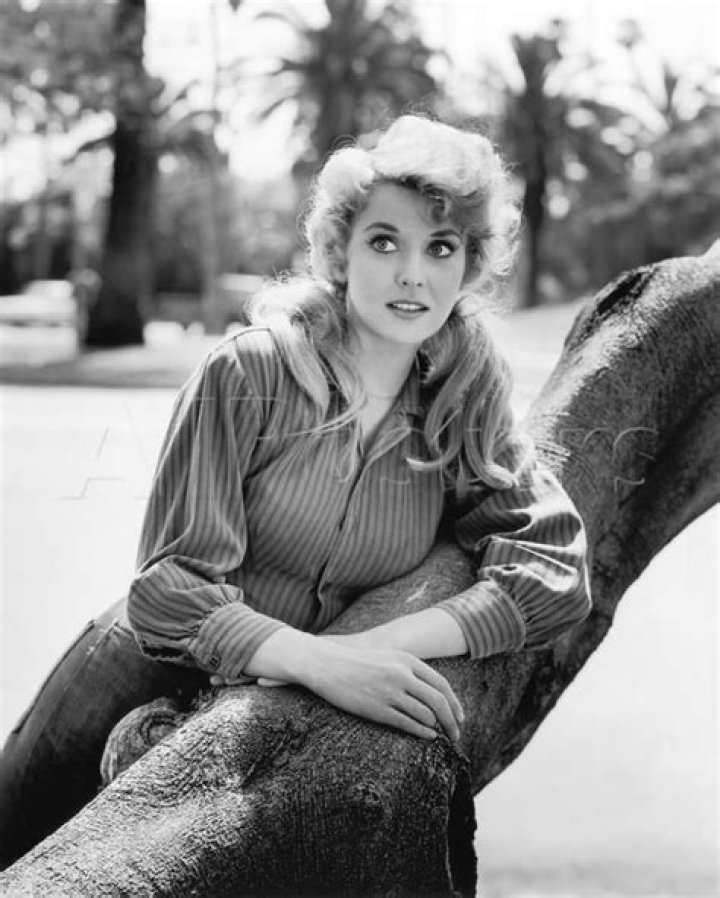 Actress Donna Douglas, Elly May on 'Beverly Hillbillies,’ dies SFGate