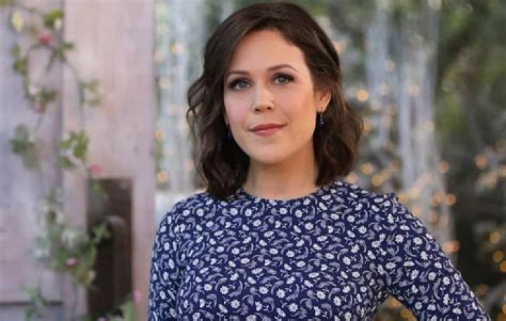 Erin Krakow Biography, Age, Height, Boyfriend mrDustBin