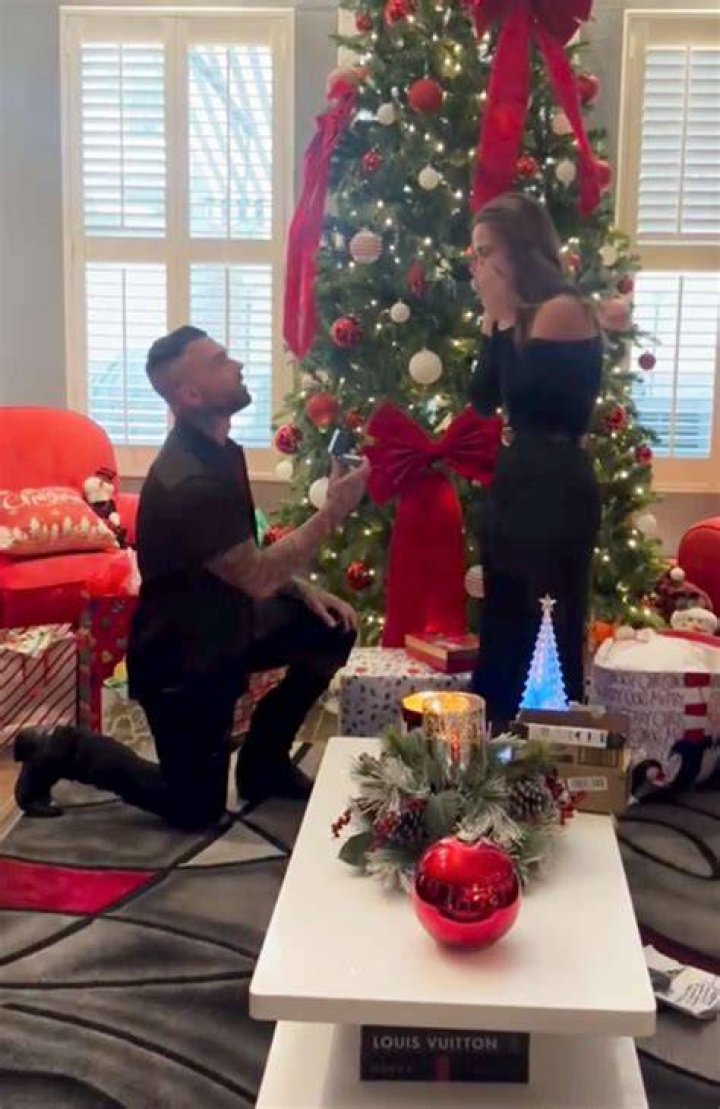 Gary Allen announces engagement to girlfriend Molly Martin KWRK St