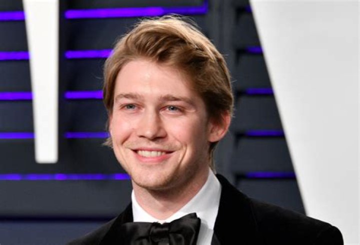 Joe Alwyn Net Worth - BlinkX