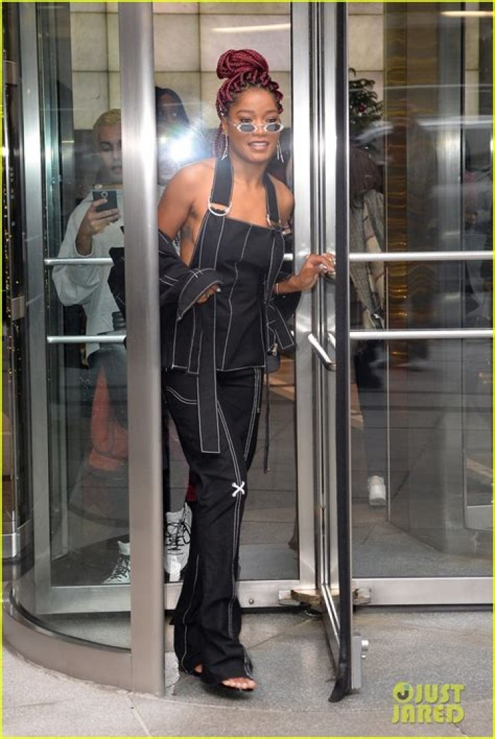 Keke Palmer puts on a leggy display as she shares a kiss with her
