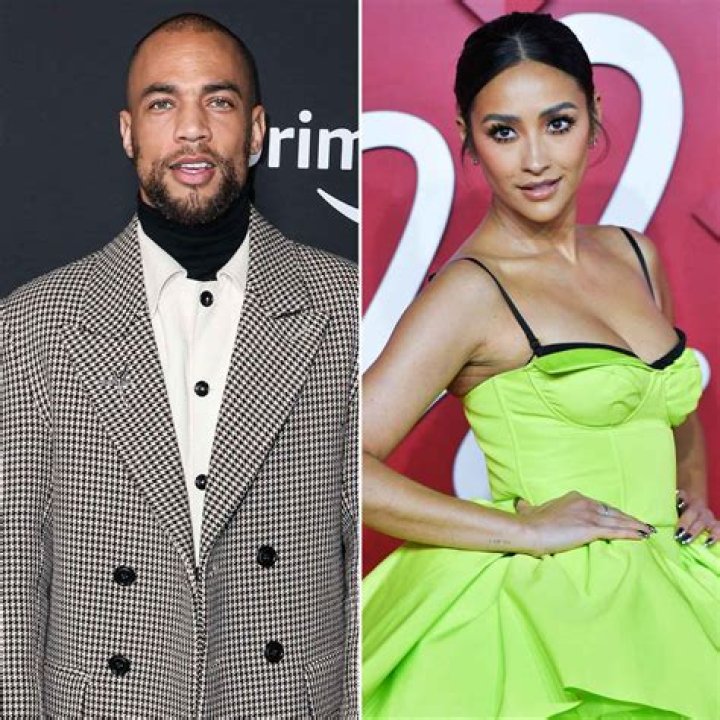 Kendrick Sampson Says He Bonded With Shay Mitchell Over Food