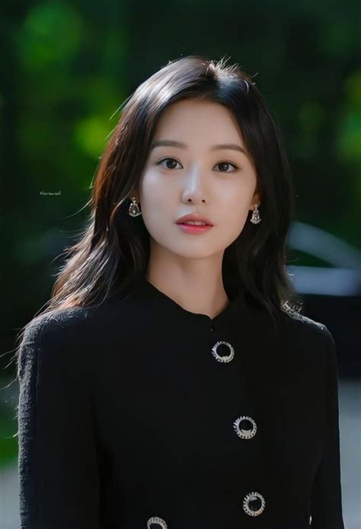 Kim Jiwon parts ways with SALT Entertainment after two years