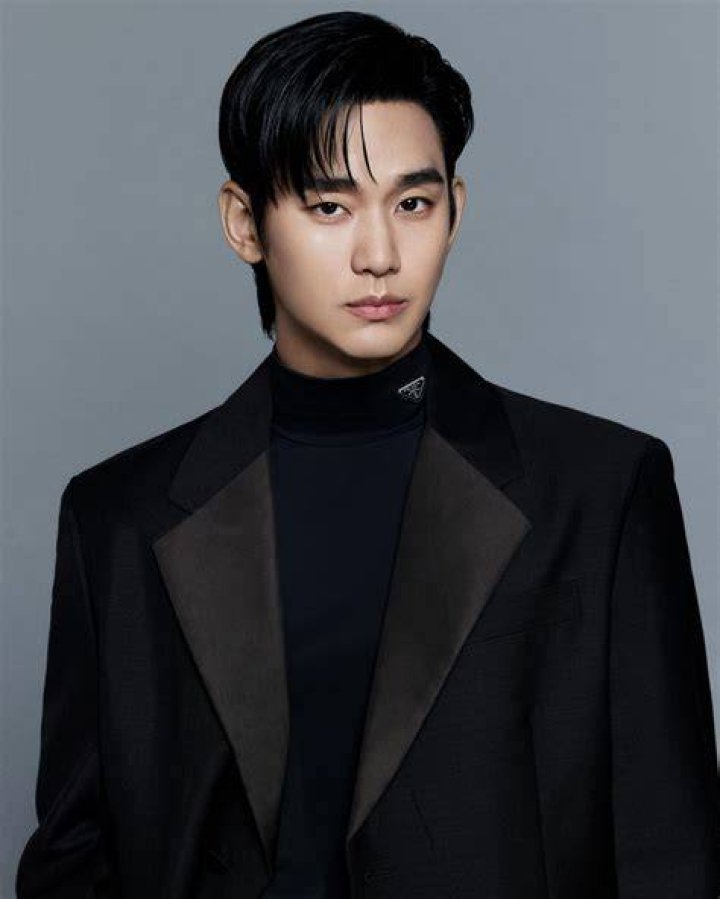 Kim Soo Hyun to Leave Agency of 12 Years & Establish His Own Agency?