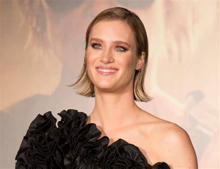 Mackenzie Davis' Wife And The Dynamics Of A Hollywood Power Couple