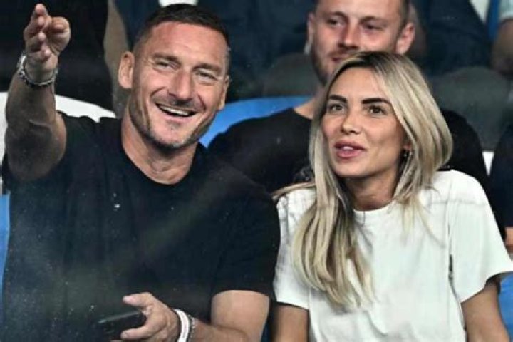 Noemi Bocchi, chi &egrave; l&rsquo;altra donna di Francesco Totti Radio Base 101