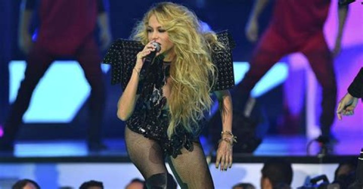 PERFIL Escándalos, melena oxigenada y millones Paulina Rubio, de 47
