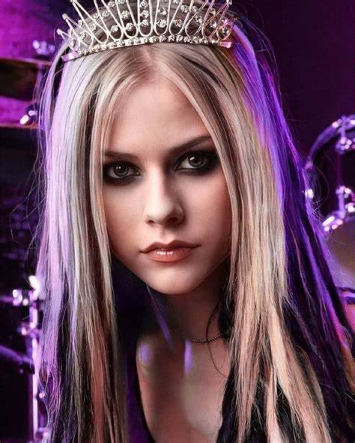 PopPunk Princess! See Avril Lavigne&rsquo;s Transformation From 2002 to