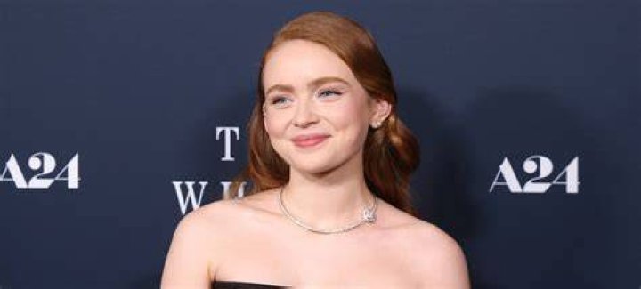 Sadie Sink habla sobre cómo fue besar a Caleb McLaughlin en Stranger