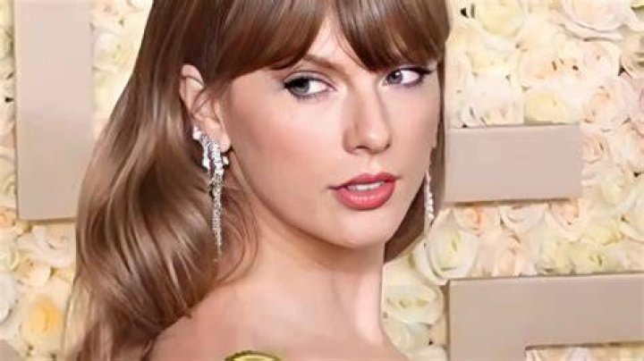 Taylor Swift's Parents Turned Emotional As Their Daughter Won Artist Of