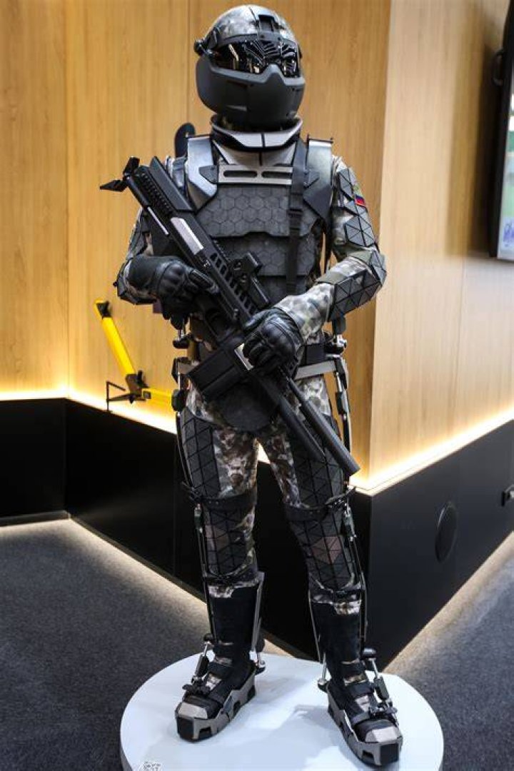 The military suit that Aisha Sofey wears brings forth her best features