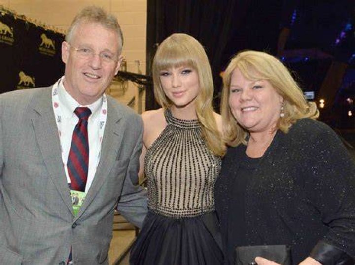 The Reconciliation Of Taylor Swift's Parents: A Family Reunited