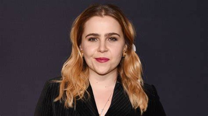 The Truth About Mae Whitman And Lauren Graham's Relationship