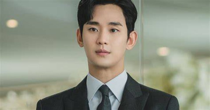 Uncover The Truth: A Glimpse Into Kim Soo-hyun's True Love Life